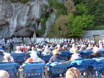 Lourdes2018-photos messe grotte (57)