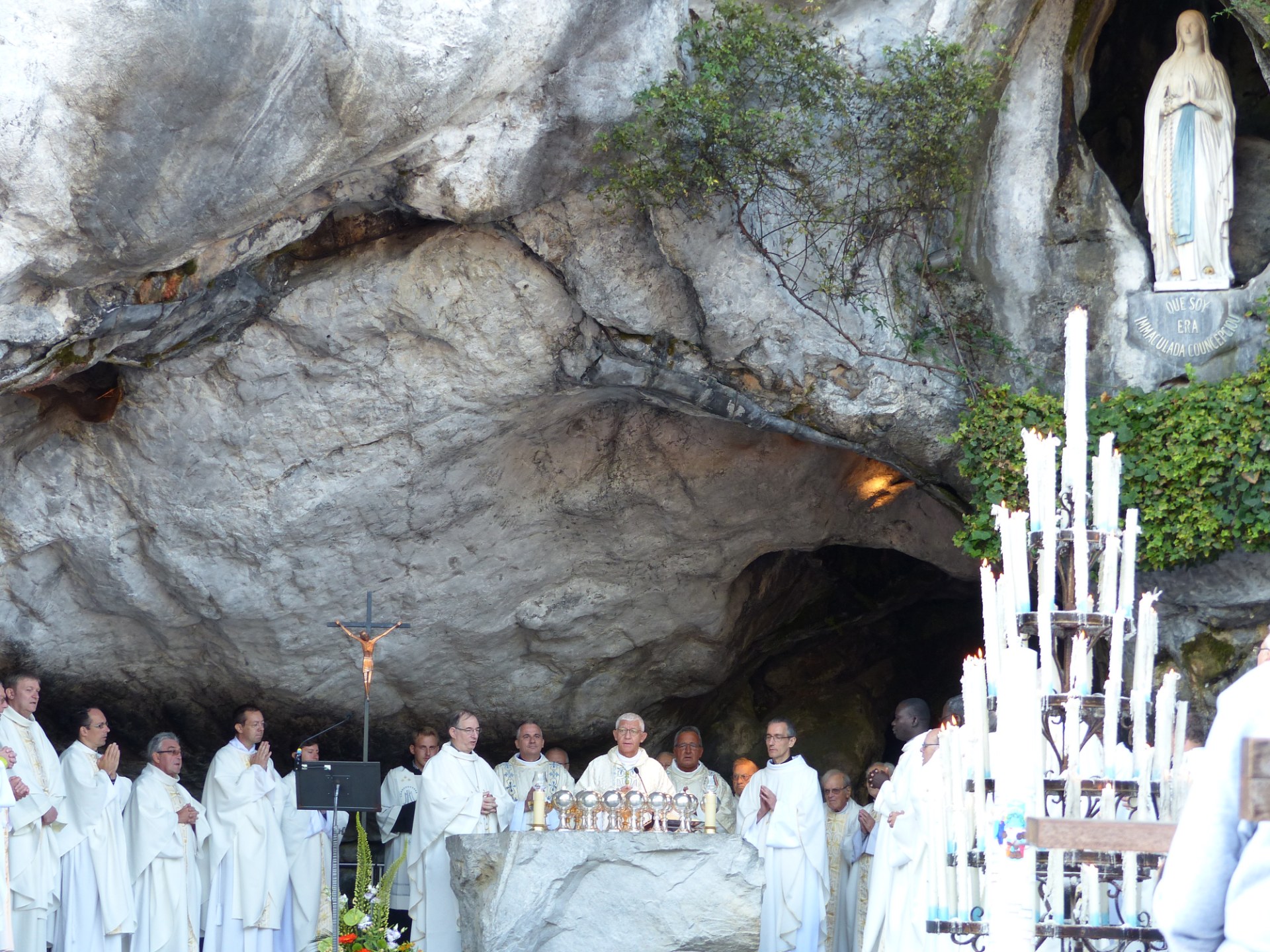 Lourdes2018-photos messe grotte (61)