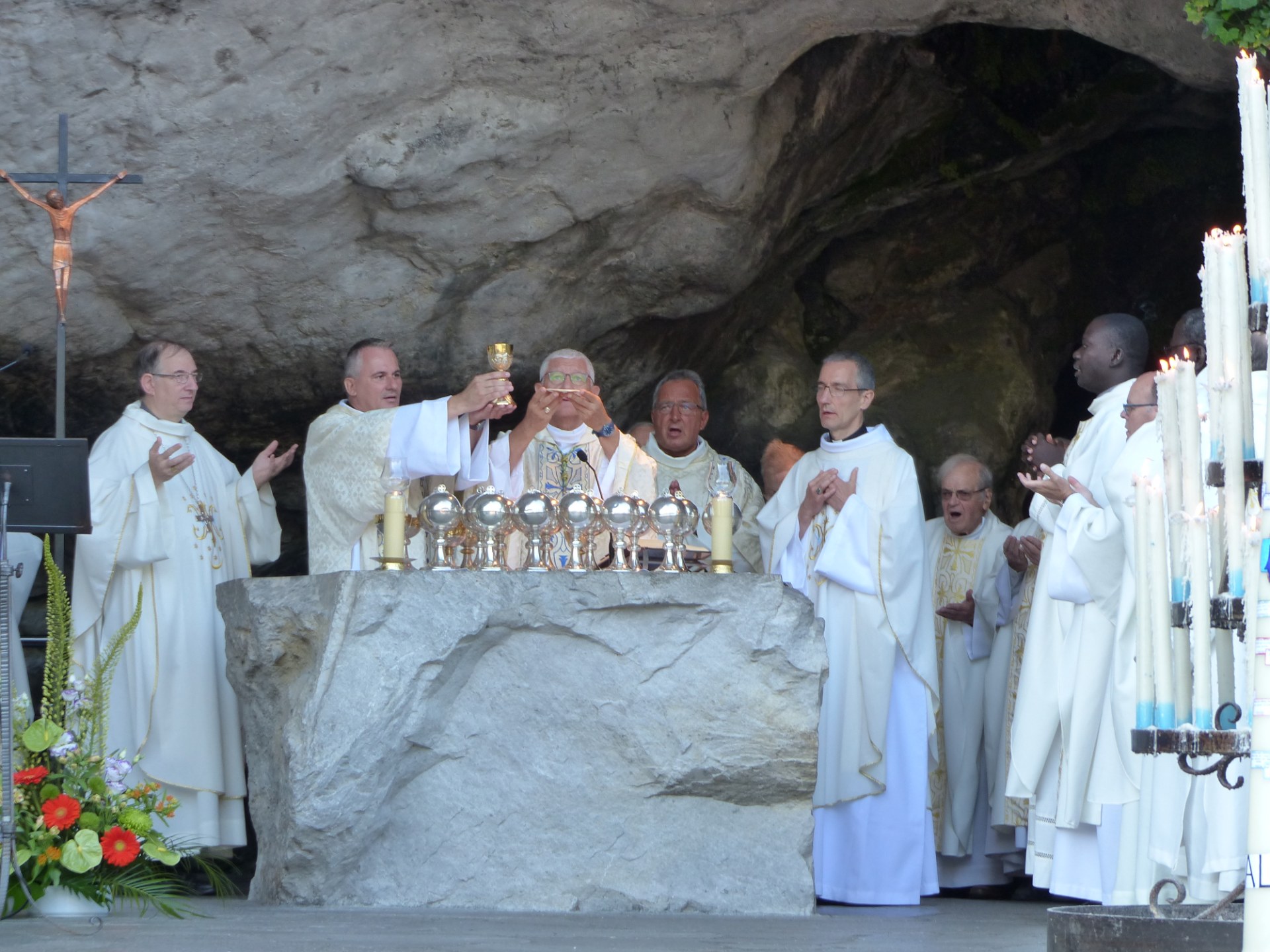 Lourdes2018-photos messe grotte (62)