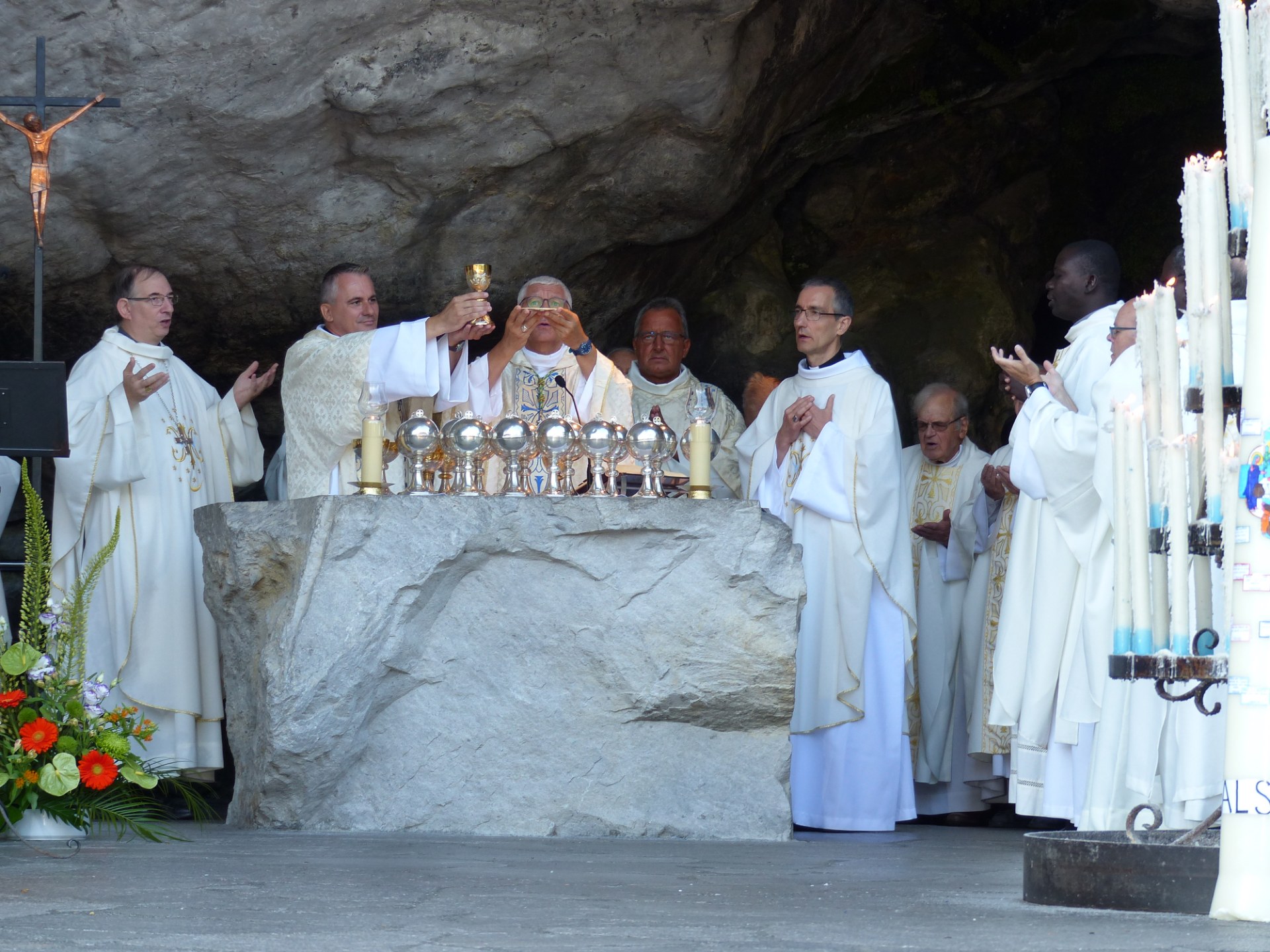 Lourdes2018-photos messe grotte (63)