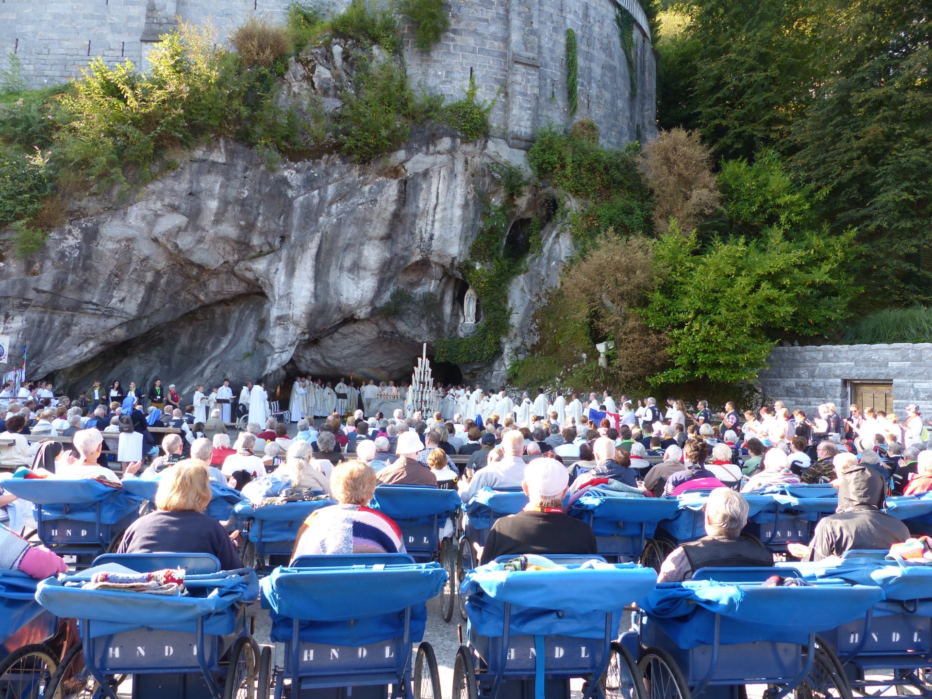 Lourdes2018-photos messe grotte (64)