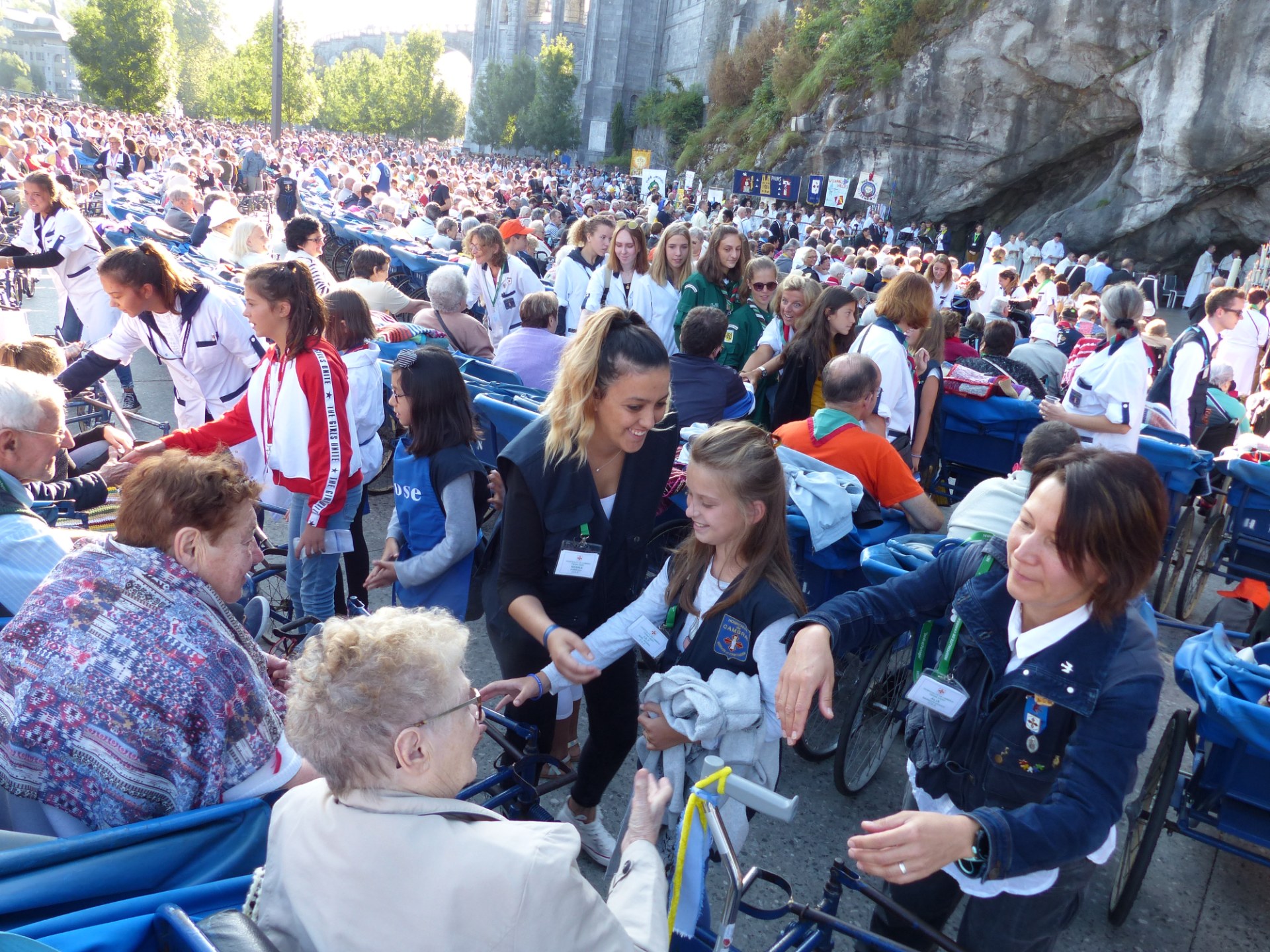 Lourdes2018-photos messe grotte (70)