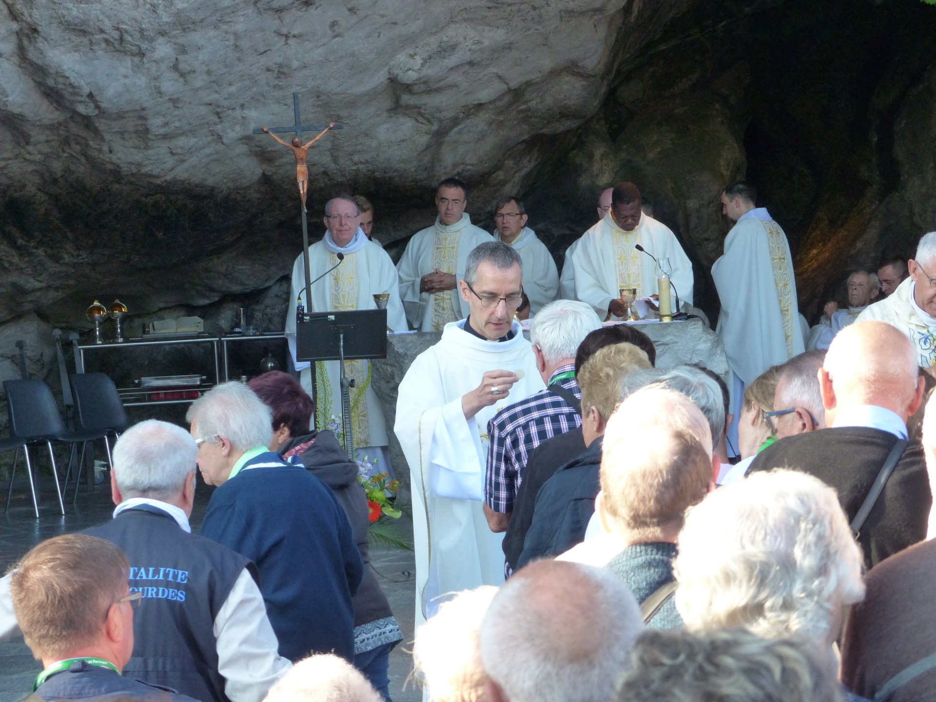 Lourdes2018-photos messe grotte (78)