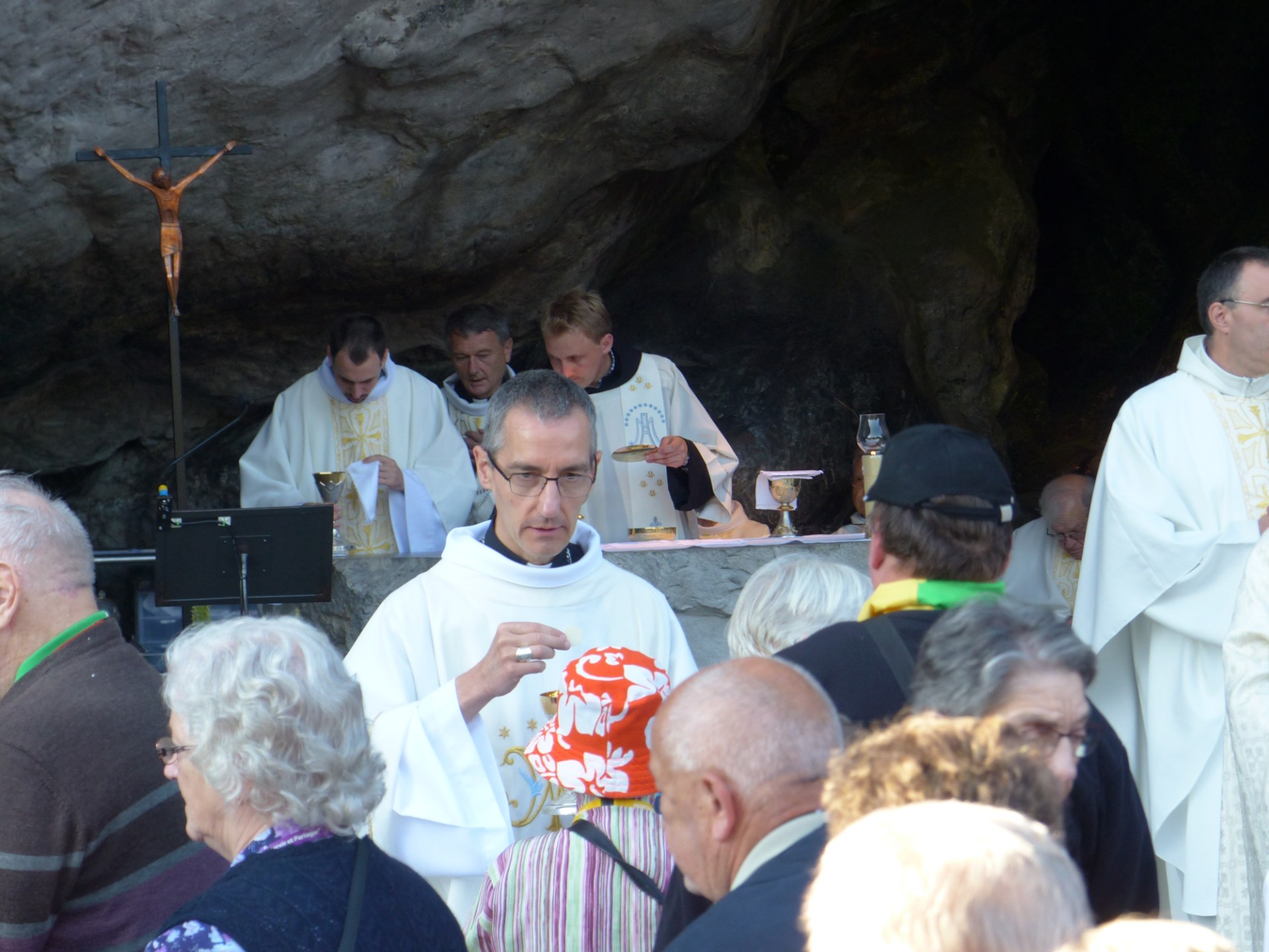 Lourdes2018-photos messe grotte (79)