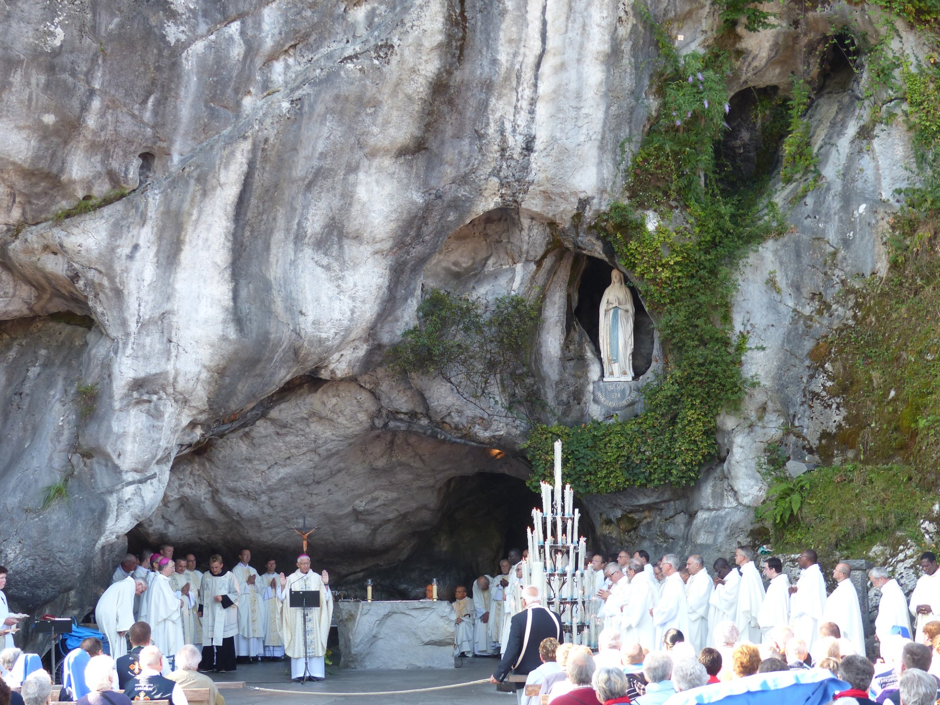 Lourdes2018-photos messe grotte (84)