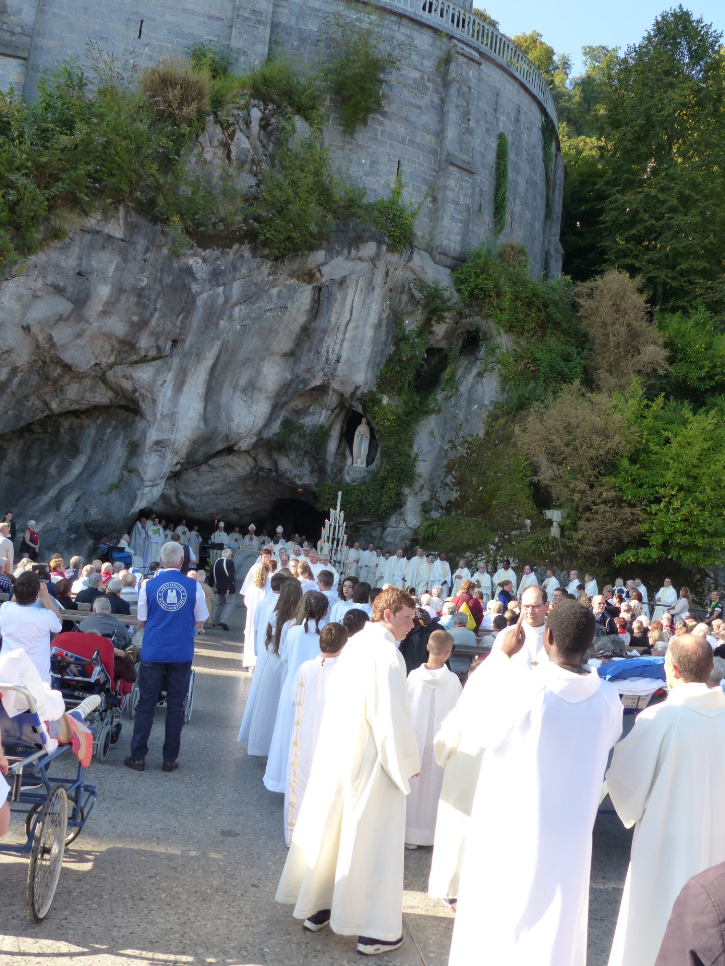 Lourdes2018-photos messe grotte (86)