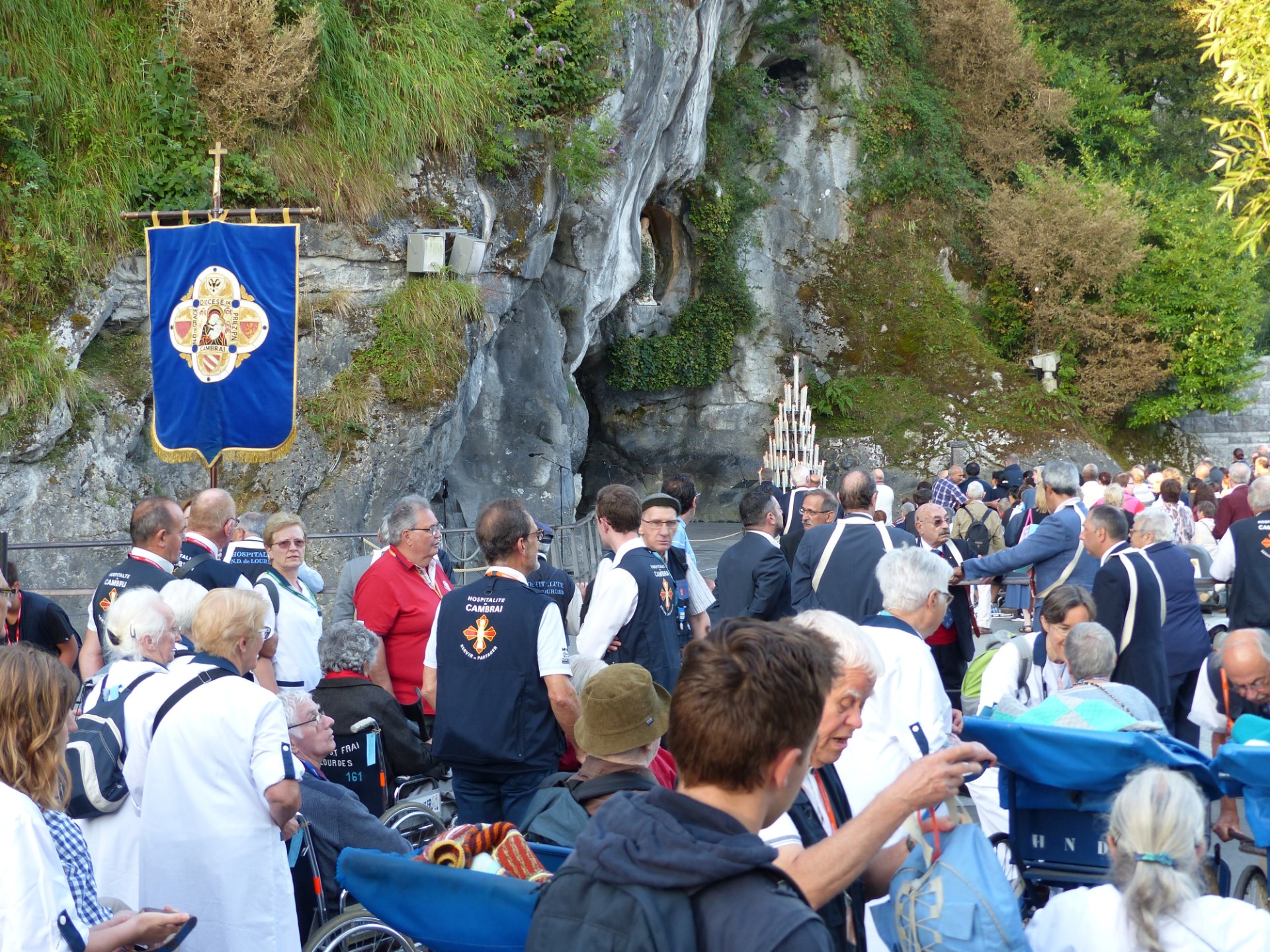 Lourdes2018-photos messe grotte (4)