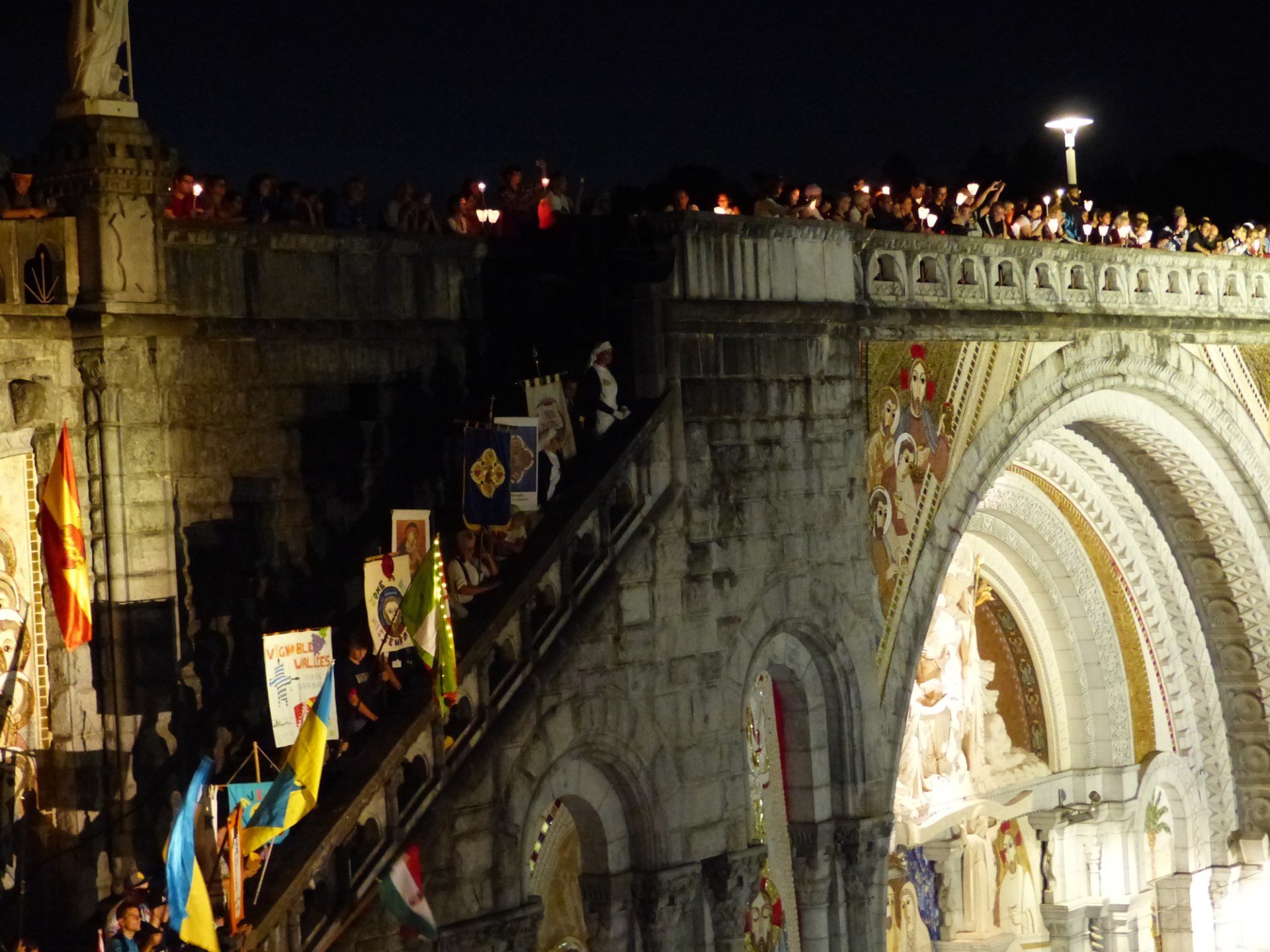Lourdes2018-photos procession flambeaux 2 (10)