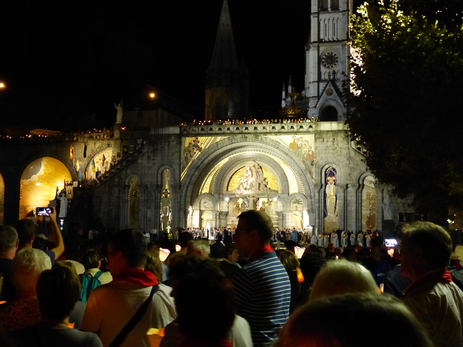 Lourdes2018-photos procession flambeaux 2 (11)
