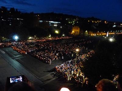 Lourdes2018-photos procession flambeaux 2 (1)