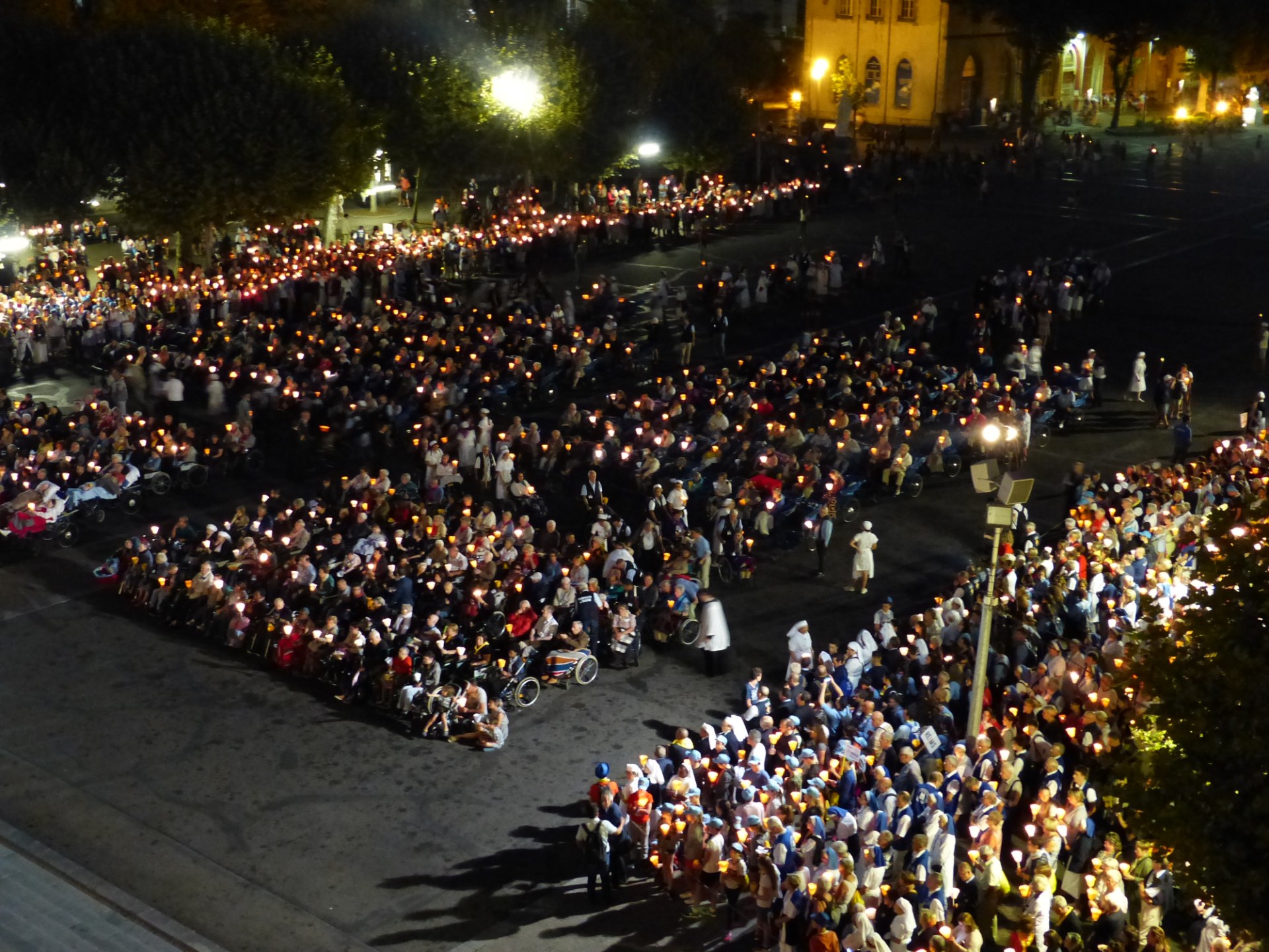 Lourdes2018-photos procession flambeaux 2 (3)