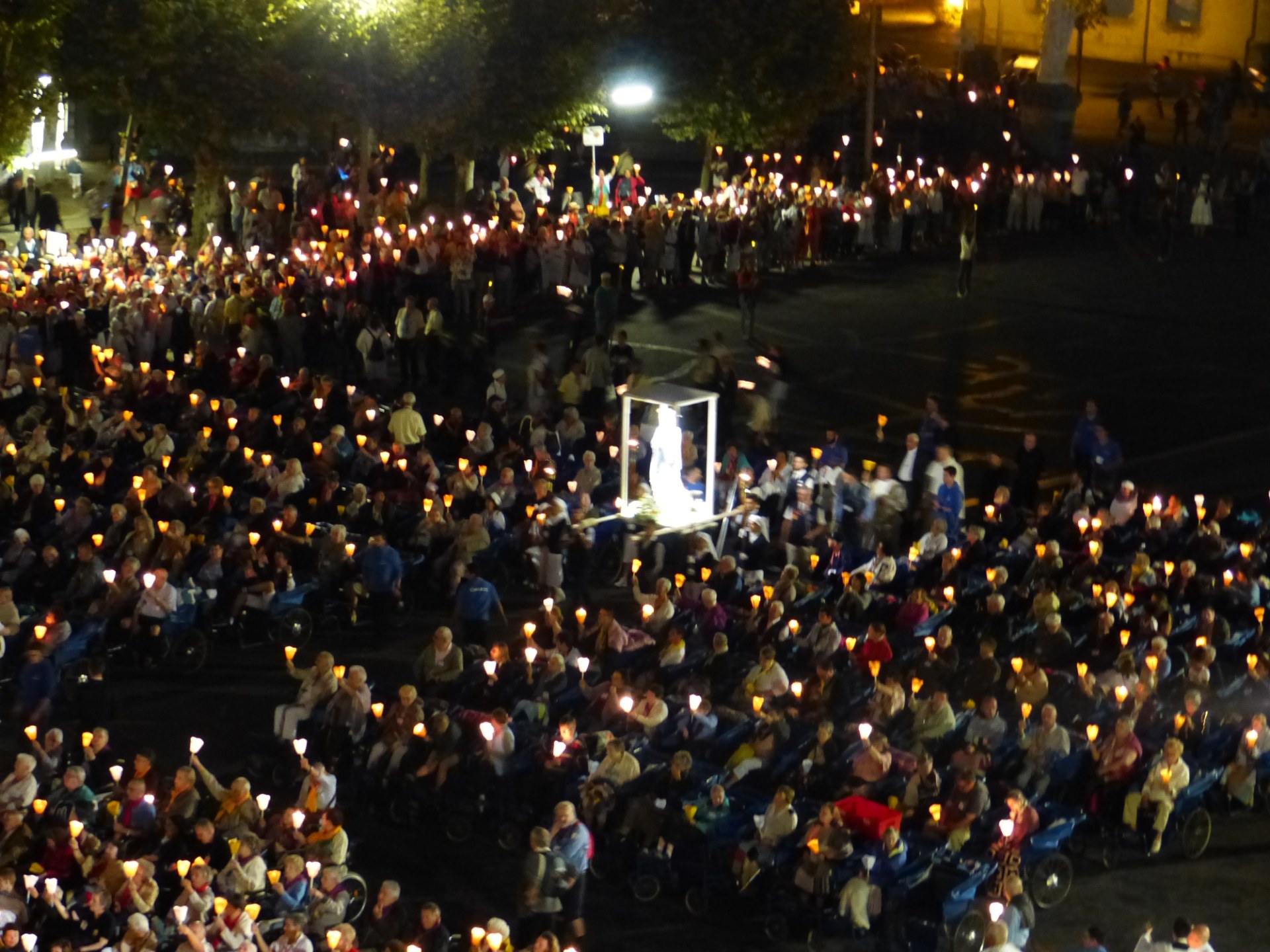 Lourdes2018-photos procession flambeaux 2 (4)