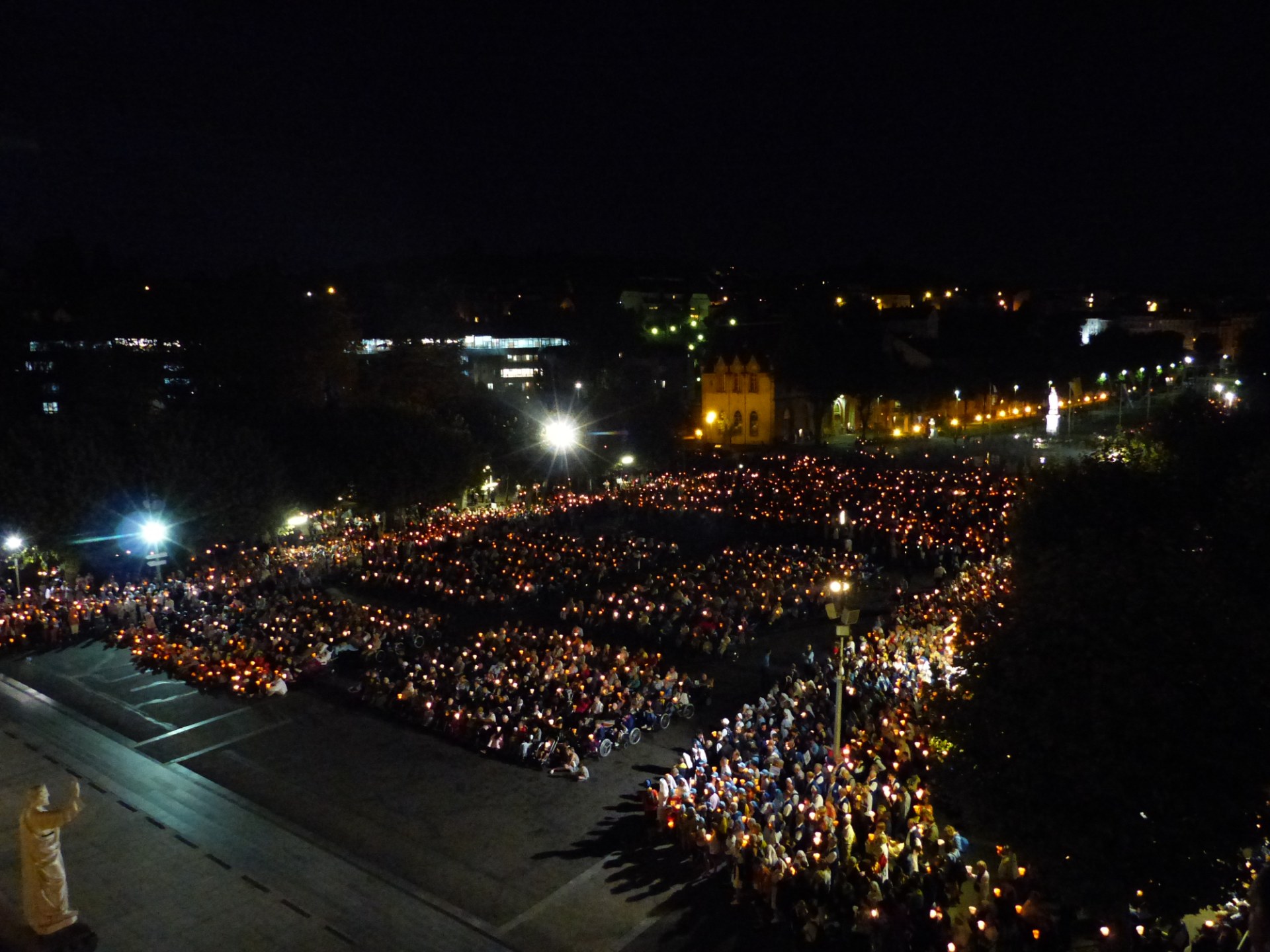 Lourdes2018-photos procession flambeaux 2 (8)