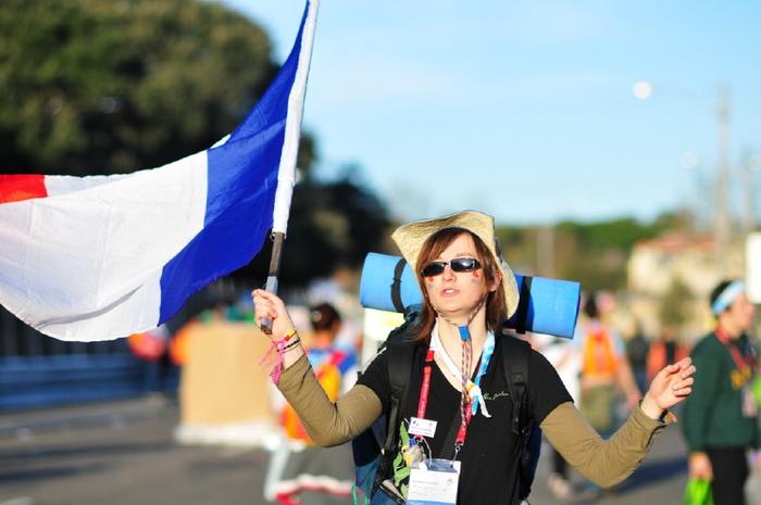 Manou et le drapeau francais