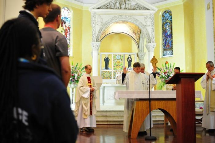 messe dans l'église du collège samedi matin