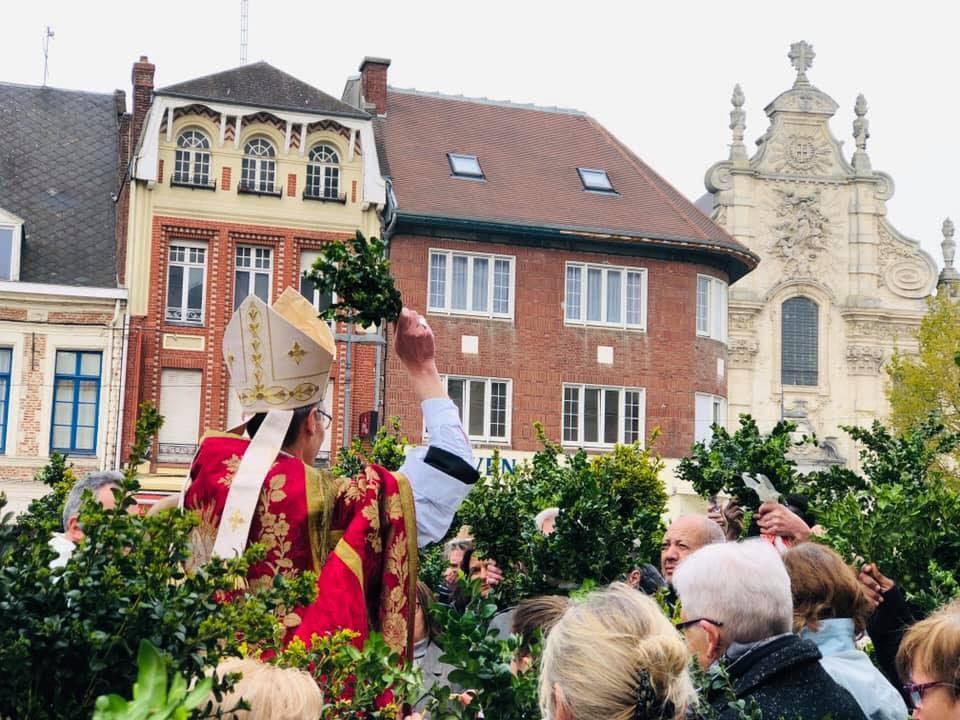 Mgr Dollman Rouge (rameaux 2019) 2