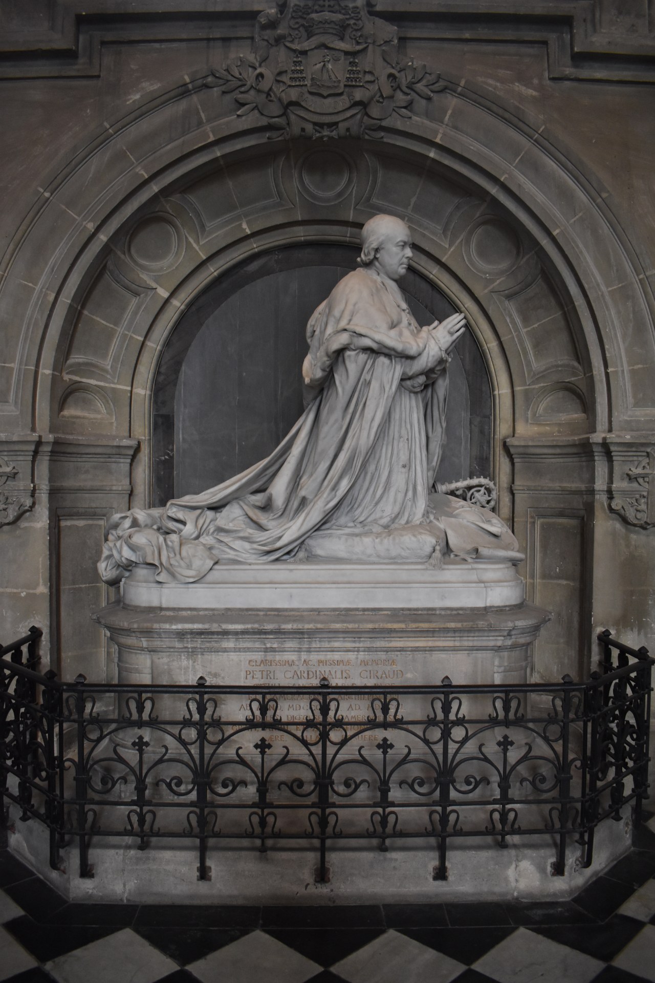 Mgr_Giraud_monument_funeraire_(1)