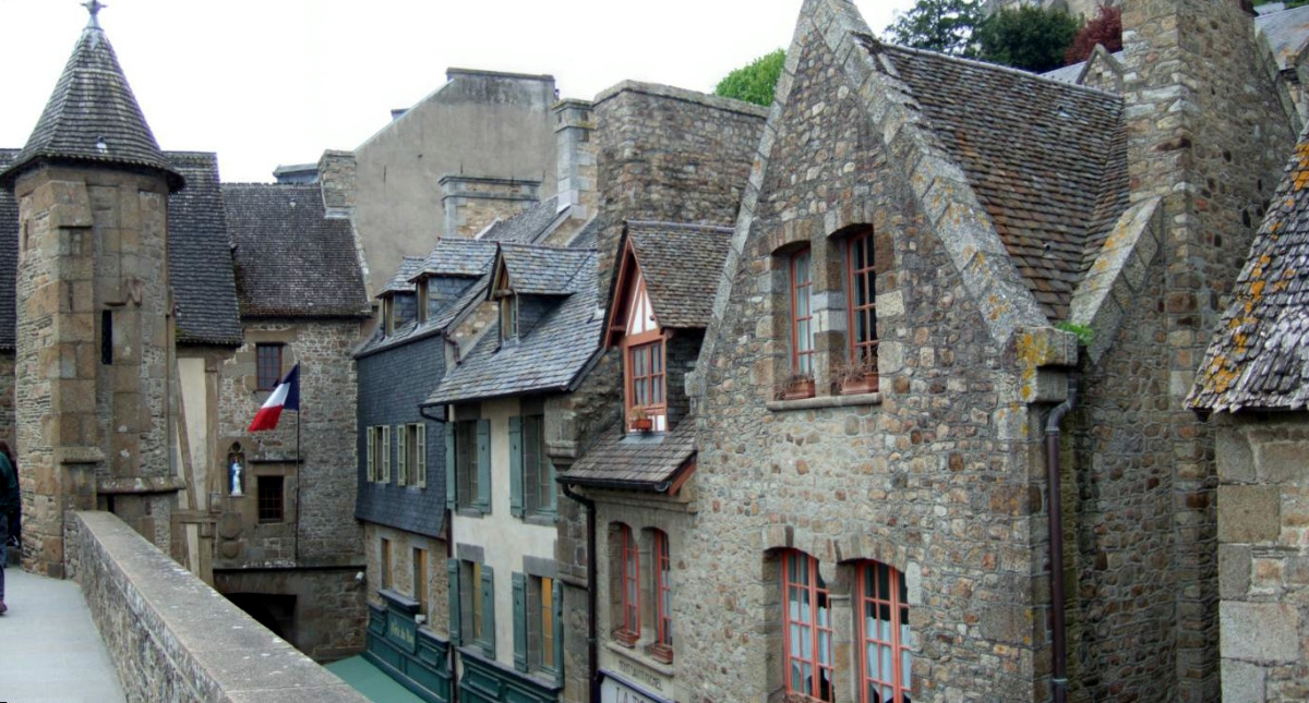 Mont_Saint_Michel_village_