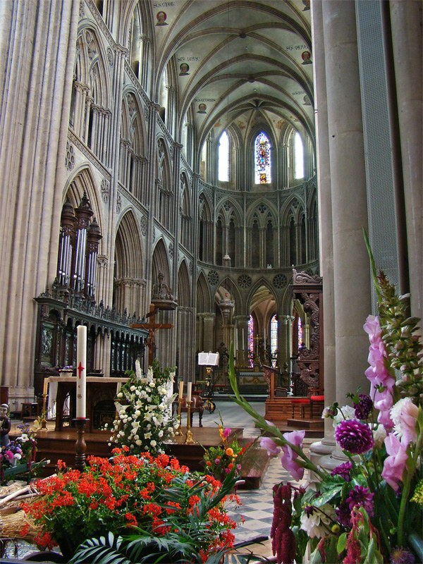 F4_Cathedrale_Bayeux.jpg