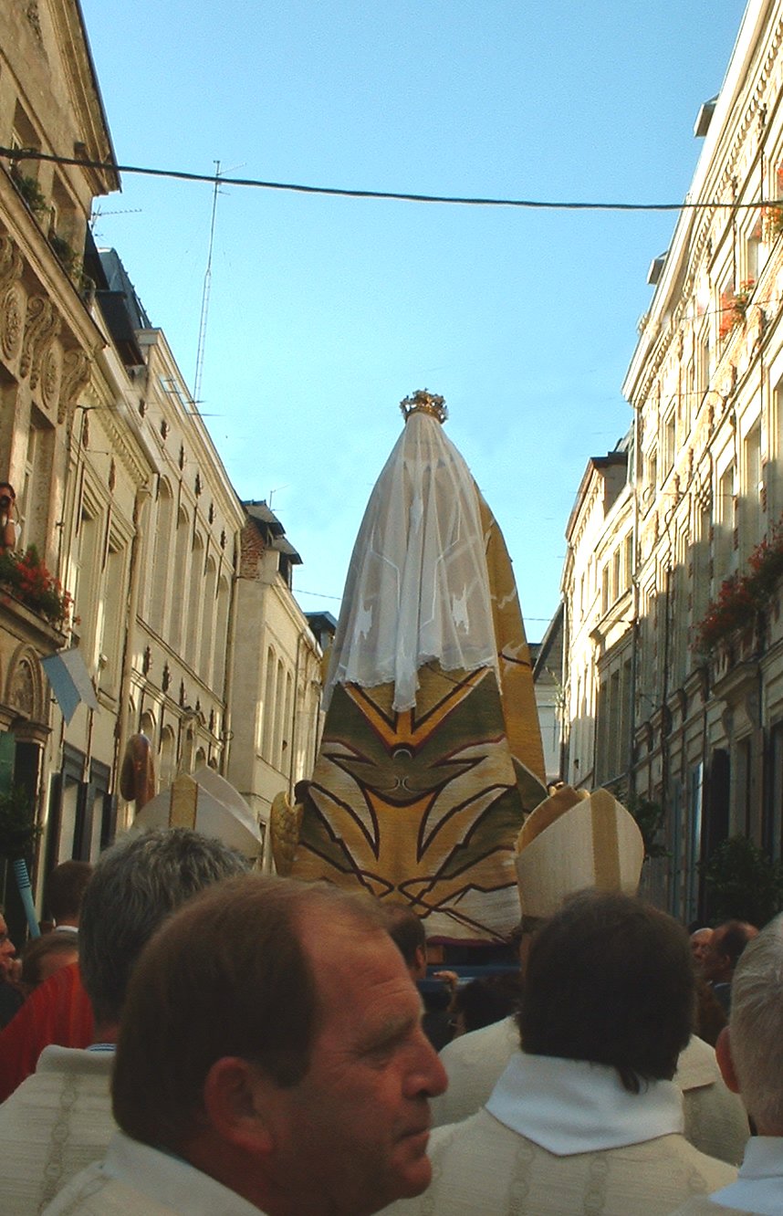 Notre Dame dans les petites rues