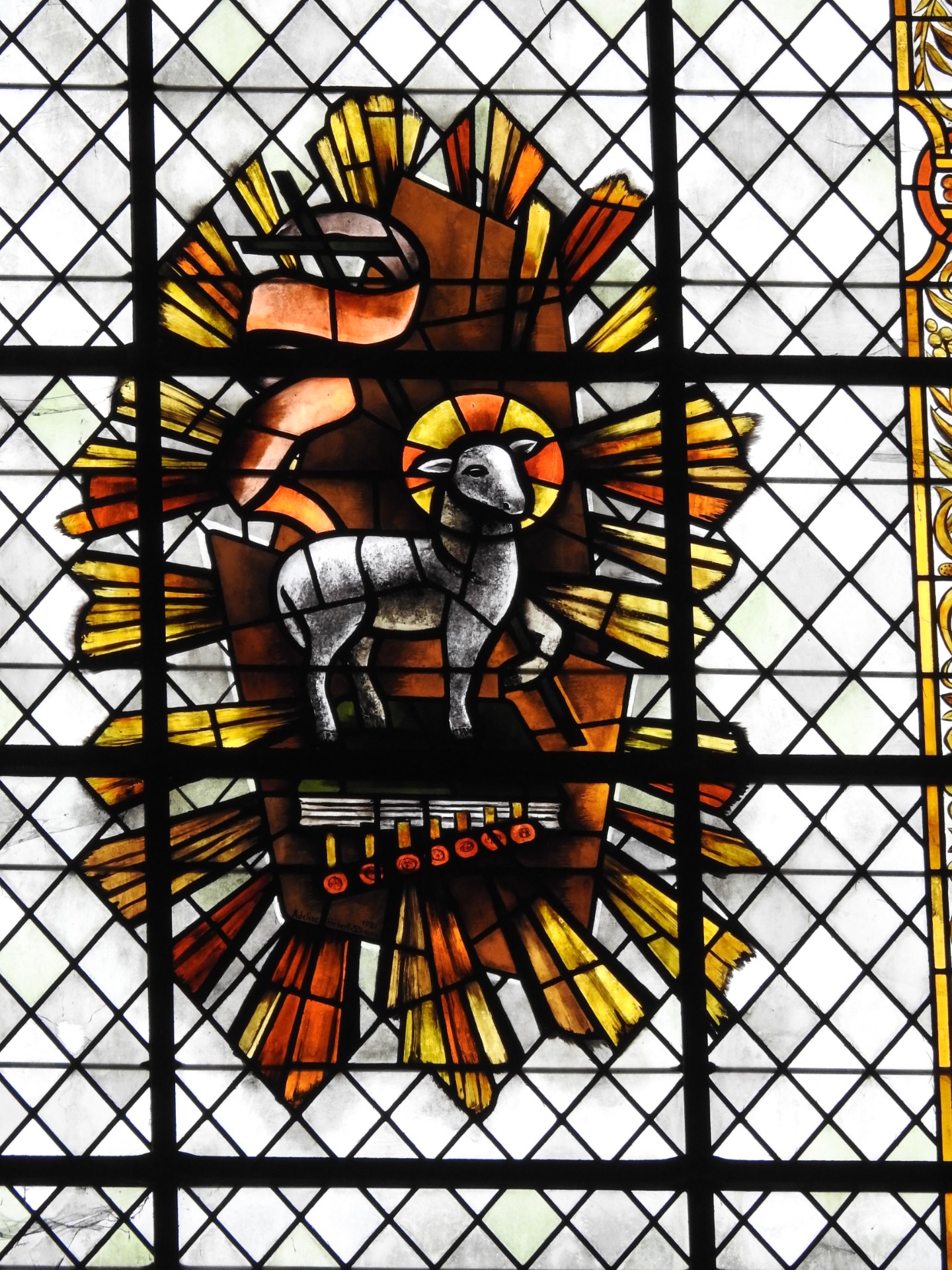 détail vitrail de l'agneau chapelle St Sépulcre