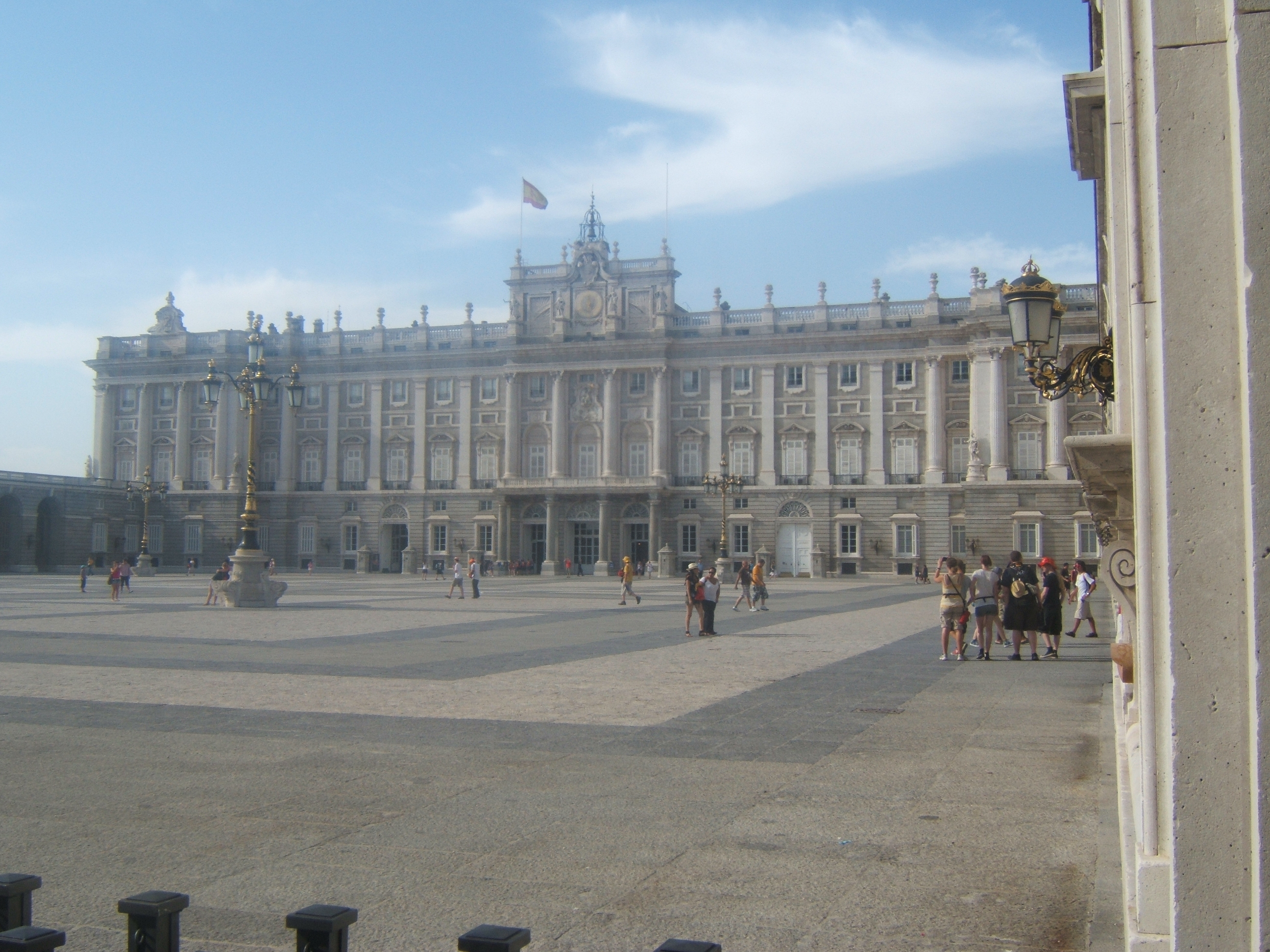 Le palais royal, face à la cathédrale de Madrid