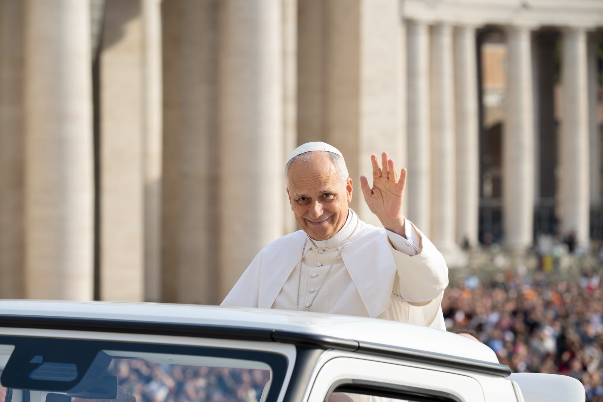 Pape-SALUT-2_cVatican Media_42851_15102025