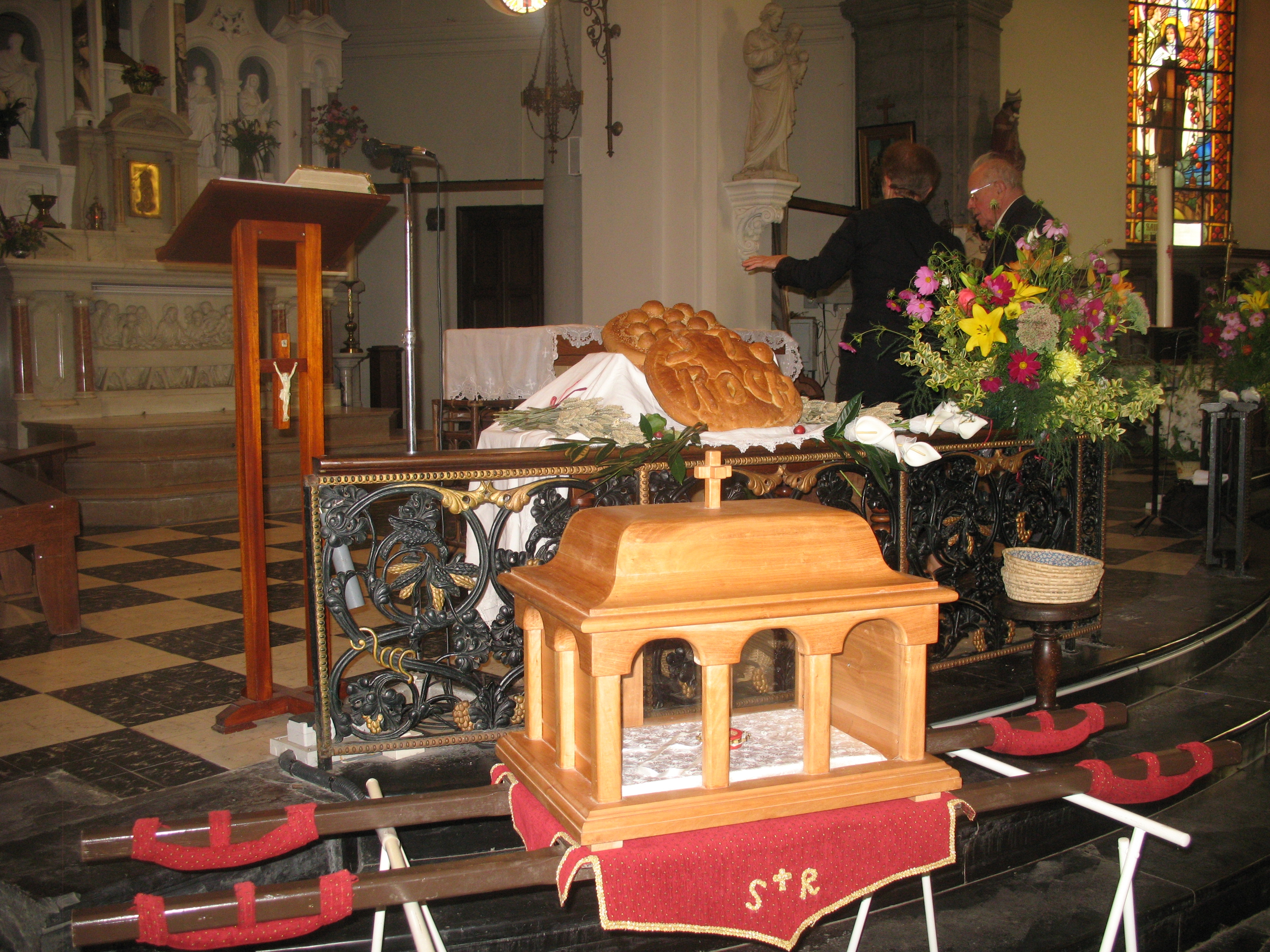 Les reliques de St Roch sont prêtes, dans l'église St Amand