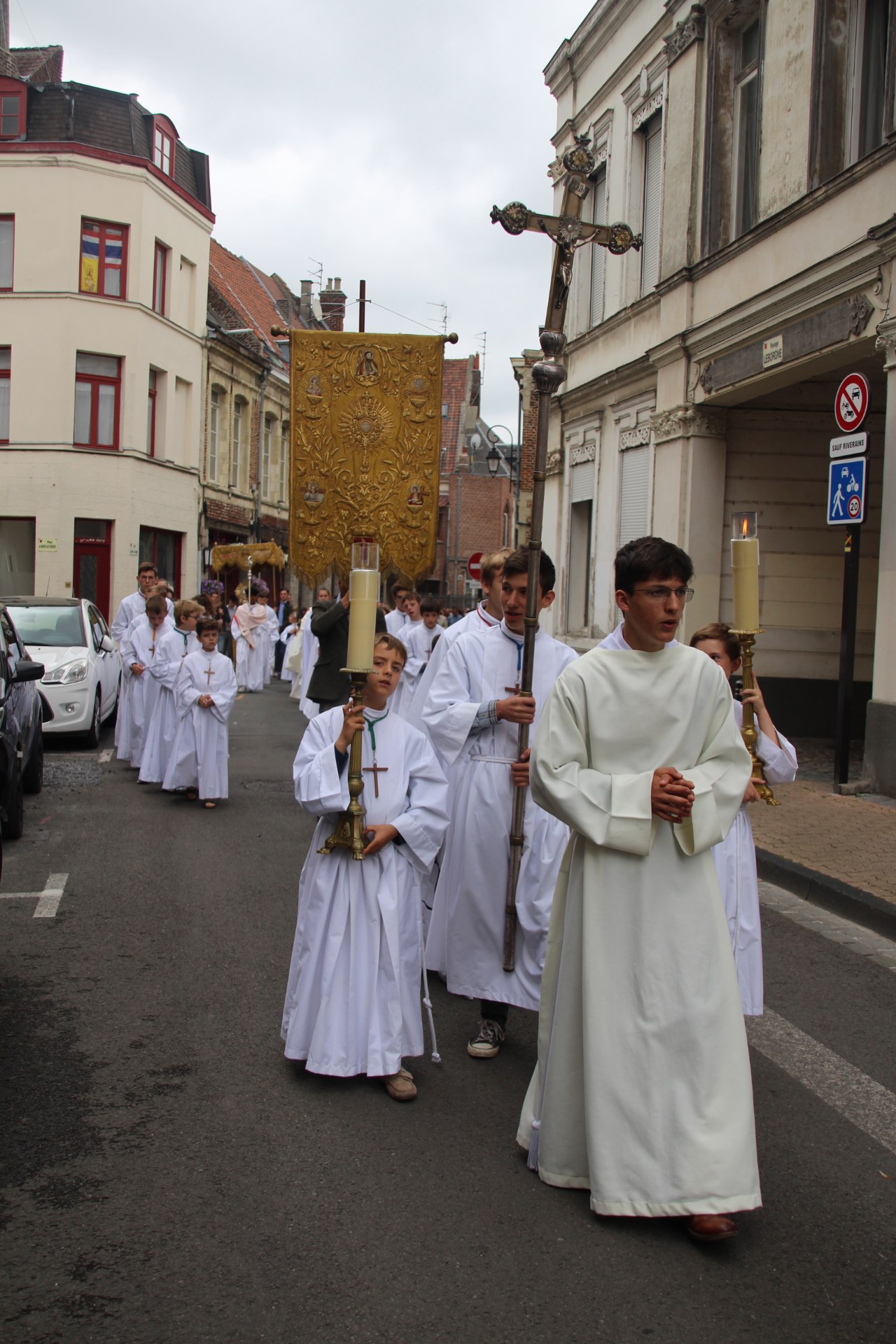 Procession rue des Dominicains