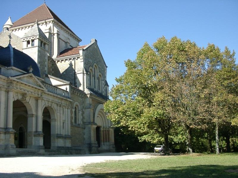 Basilique et maison natale de Bernard à Fontaine-les-Dijon.