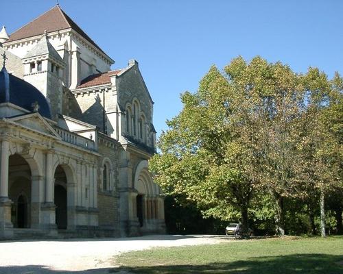 Basilique et maison natale de Bernard à Fontaine-les-Dijon.