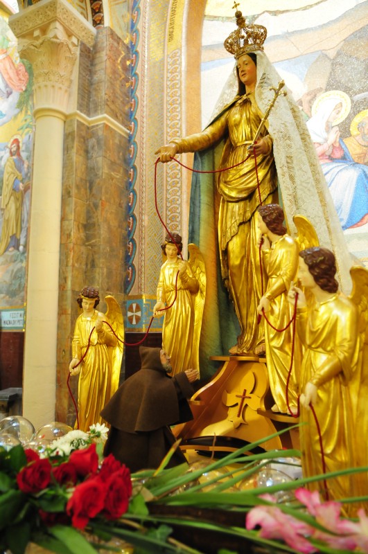 ND du saint Cordon dans la basilique de Lourdes