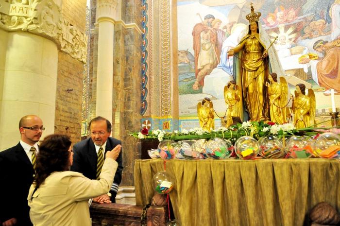 ND du saint Cordon dans la basilique de Lourdes
