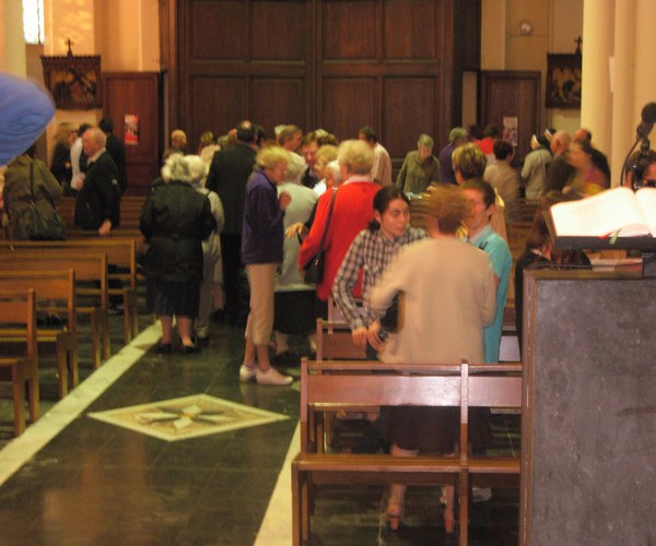 Bilan de la visite pastorale dans le doyenné des Marches du Hainaut : après la célébration eucharistique, nous étions heureux de pouvoir prolonger les échanges