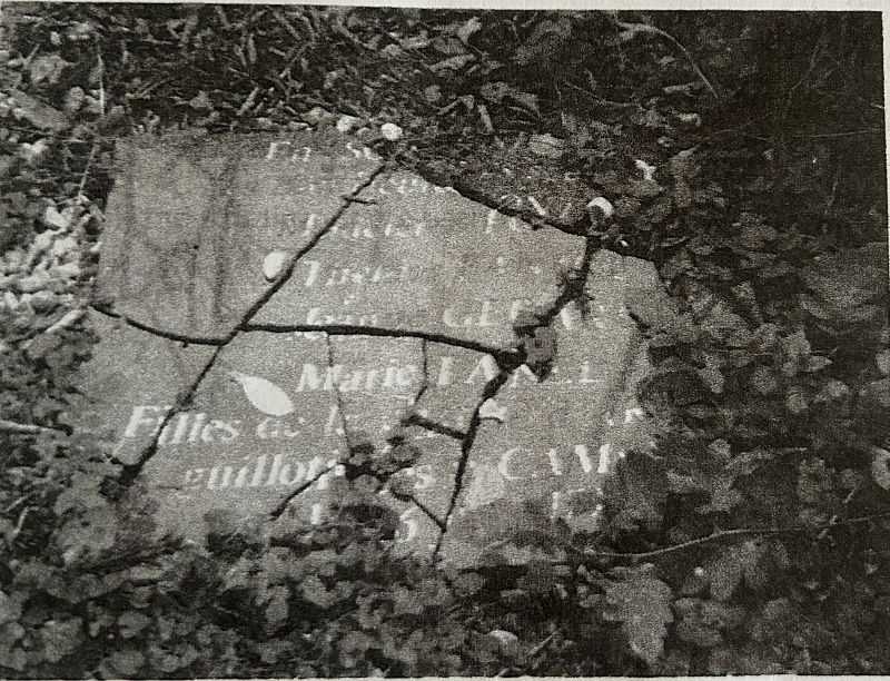 plaque commémorative au cimetière porte ND