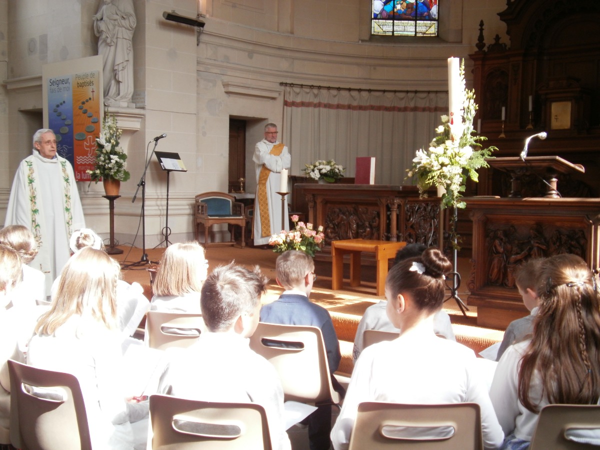 St Joseph 1eres communions 2014 (4)