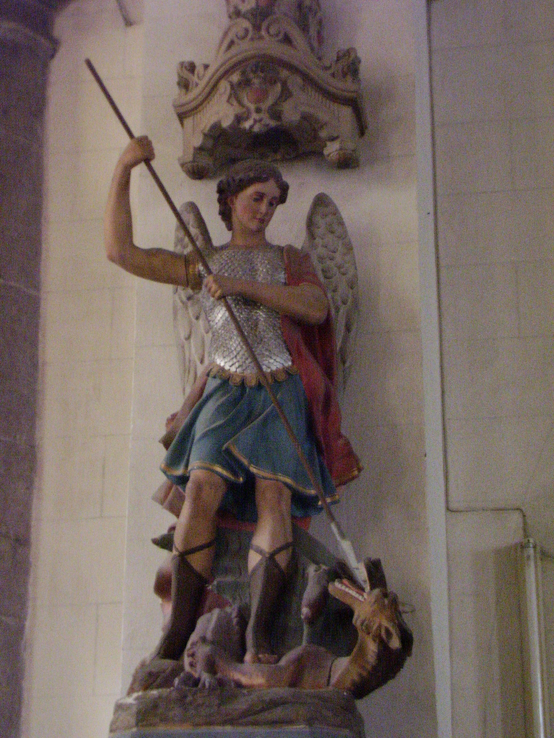 Statue de St Michel