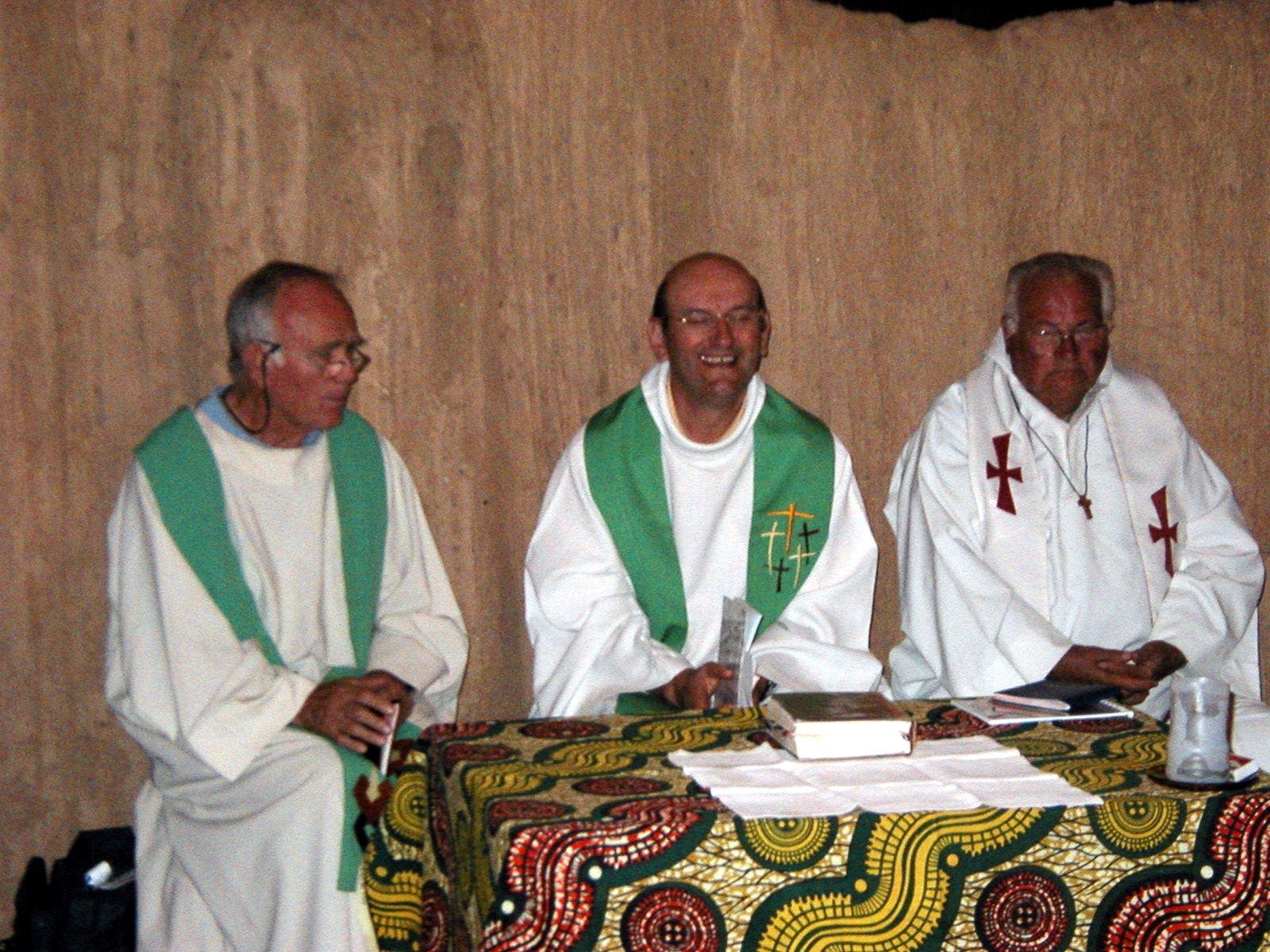 Tam: Fr Antoine et une partie du clergé diocésain