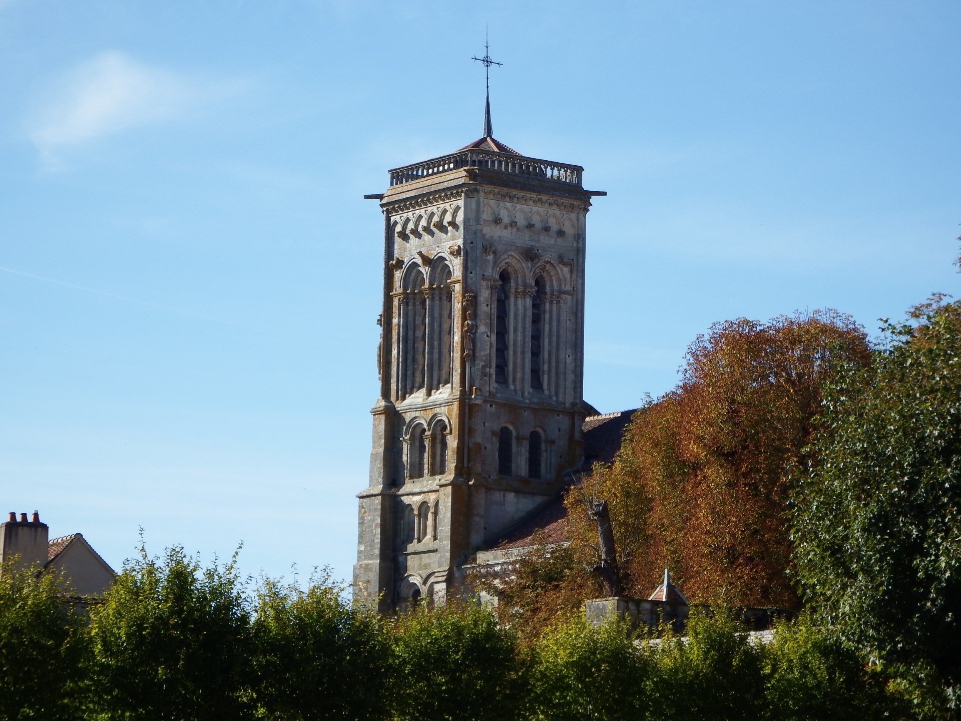 Tour saint Antoine de la basilique de Vézelay