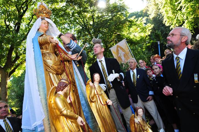 La vierge change de manteau