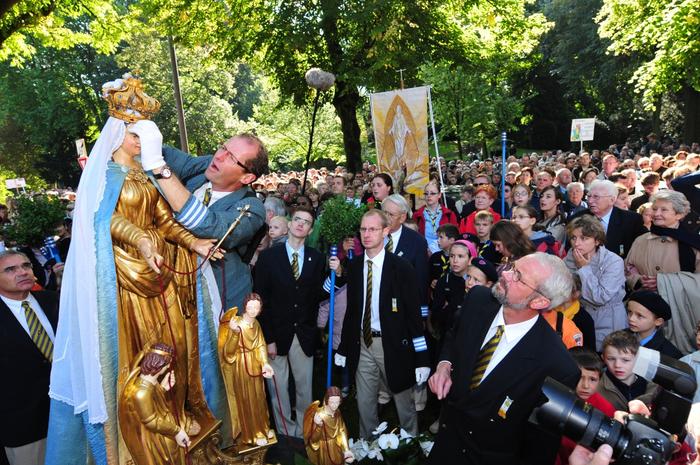 La vierge change de manteau