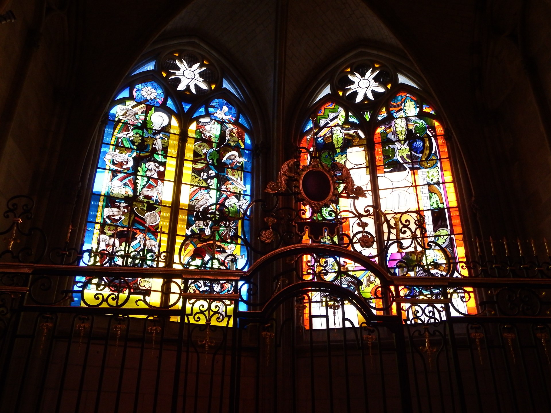 vitraux de la cathédrale Saint Cyr/Sainte Julitte