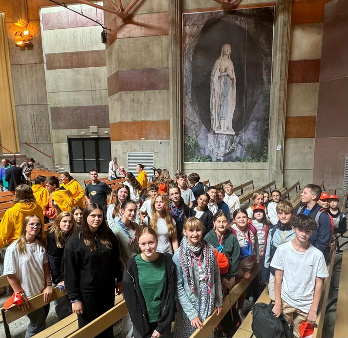 Photo groupe Pélé Jeunes Lourdes 2024